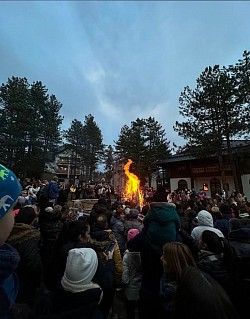 Φωταγώγηση χριστουγεννιάτικου δέντρου στην εκκλησία του Ζλάτιμπορ